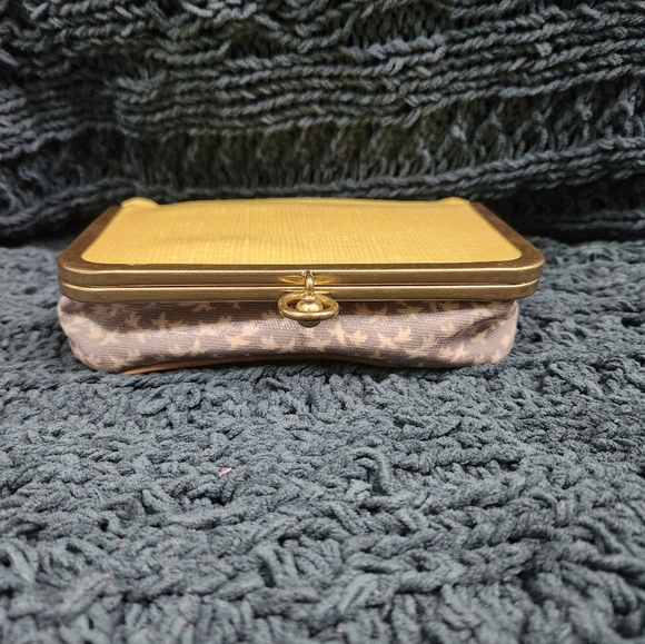 Fossil Cosmetic Mirror Case - Picture 1 of 11